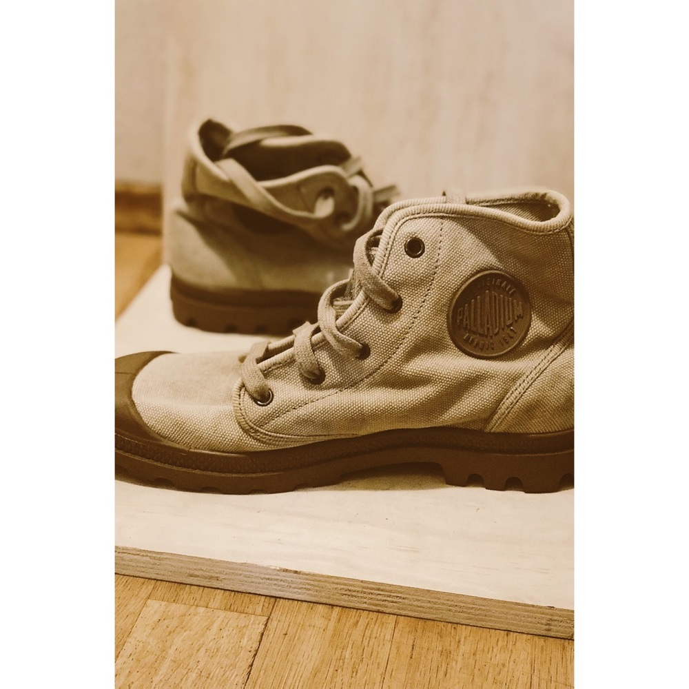 Men’s Palladium Beige Boots/Size 9.5